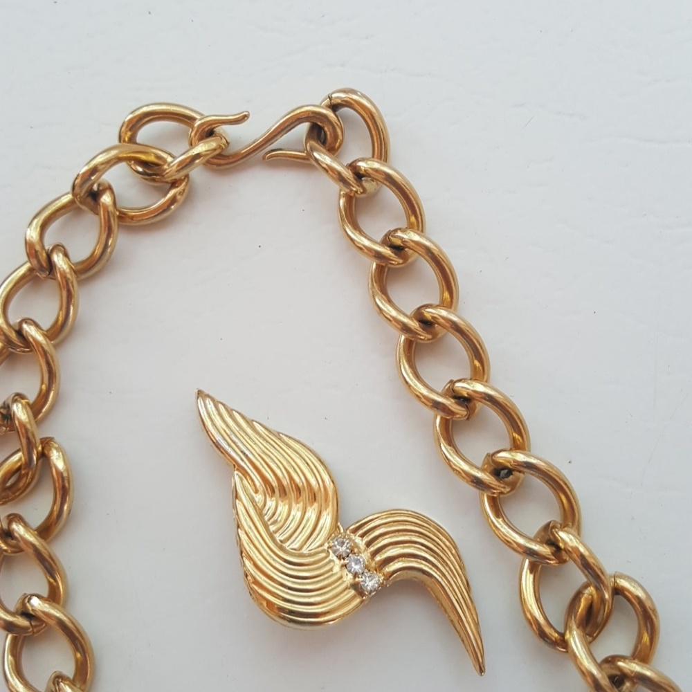 $5 ITEM. Gold tone choker and pin. MUST BUNDLE WITH OTHER ITEMS - Picture 4 of 5
